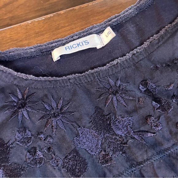 Ricki’s blue short sleeve top with pattern Size L - Picture 6 of 6
